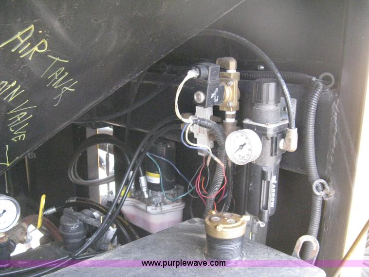 image for item B8463 2007 Schwarze SP10 spray patcher