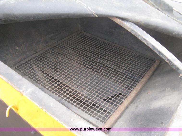 image for item B8463 2007 Schwarze SP10 spray patcher