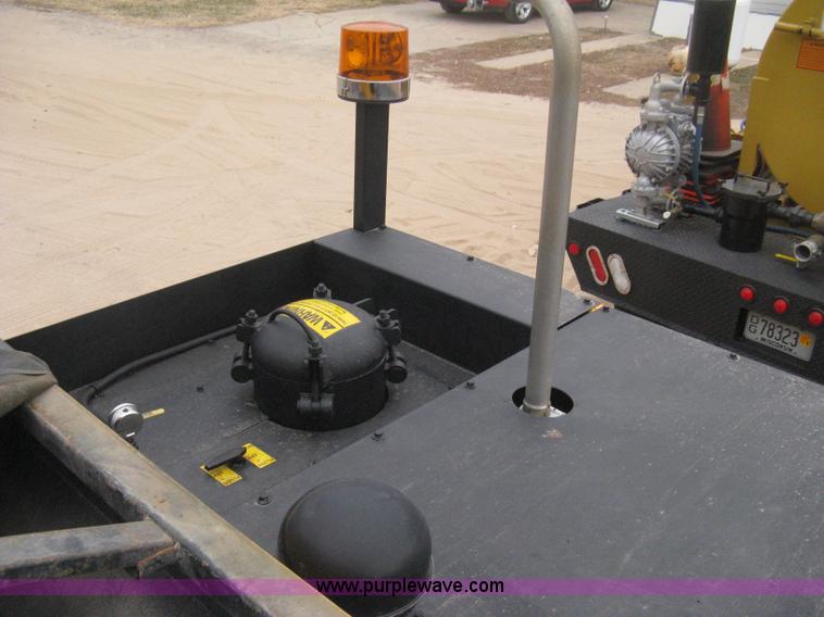 image for item B8463 2007 Schwarze SP10 spray patcher