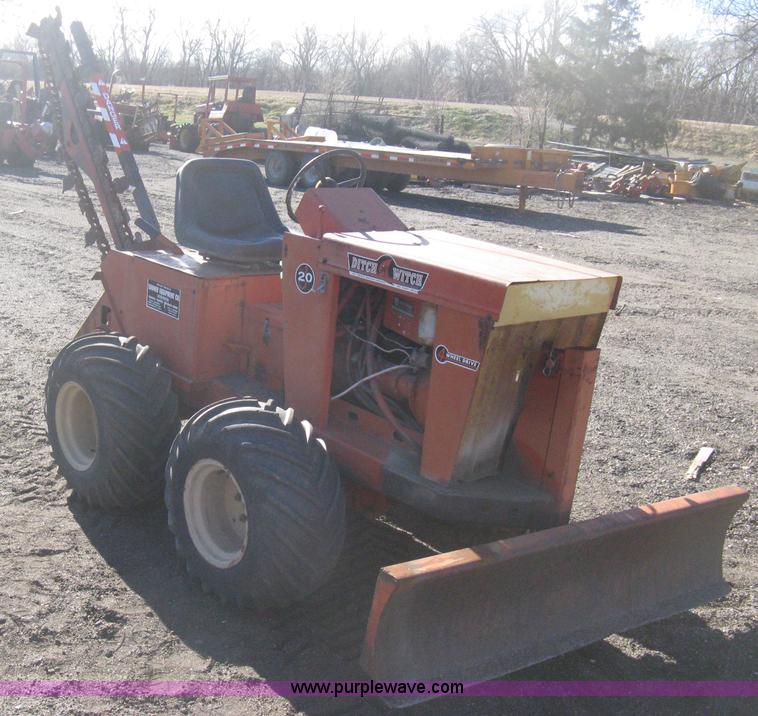 image for item B8470 Ditch Witch J20 trencher