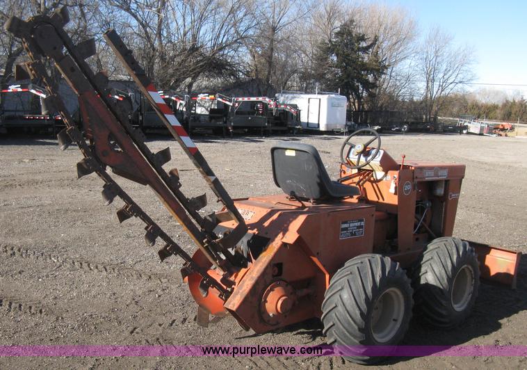 image for item B8470 Ditch Witch J20 trencher