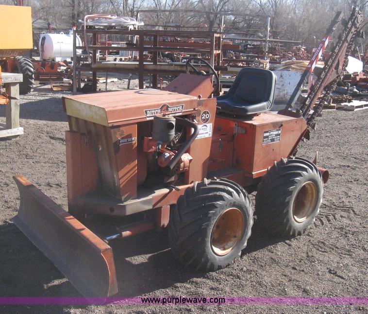 image for item B8470 Ditch Witch J20 trencher