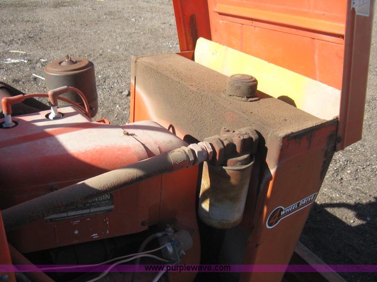 image for item B8470 Ditch Witch J20 trencher