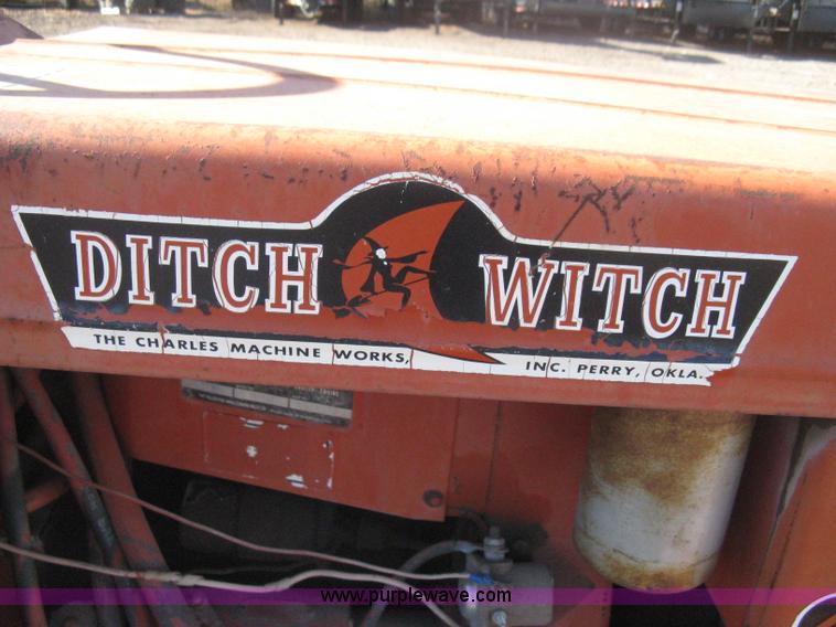 image for item B8470 Ditch Witch J20 trencher