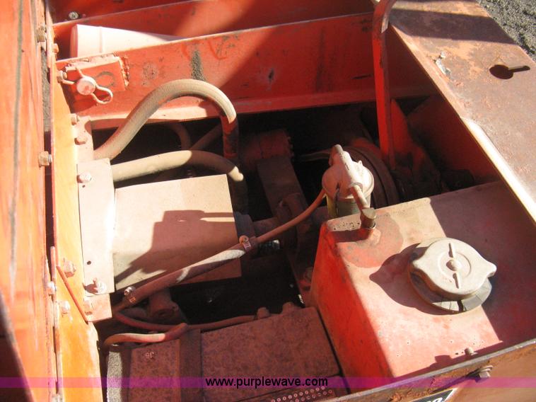 image for item B8470 Ditch Witch J20 trencher