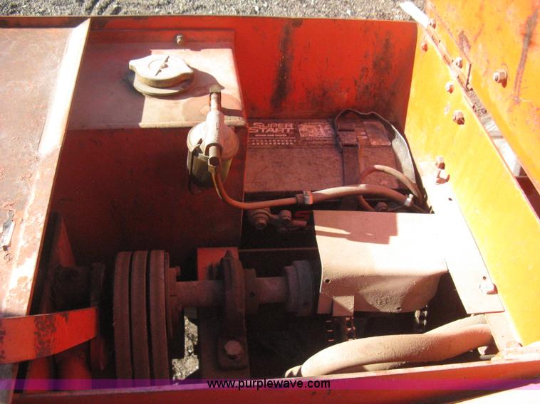 image for item B8470 Ditch Witch J20 trencher