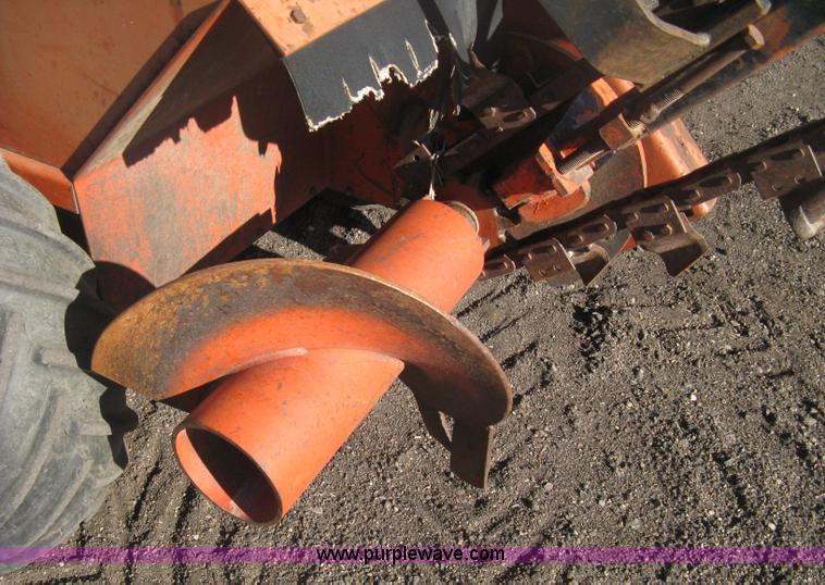 image for item B8470 Ditch Witch J20 trencher