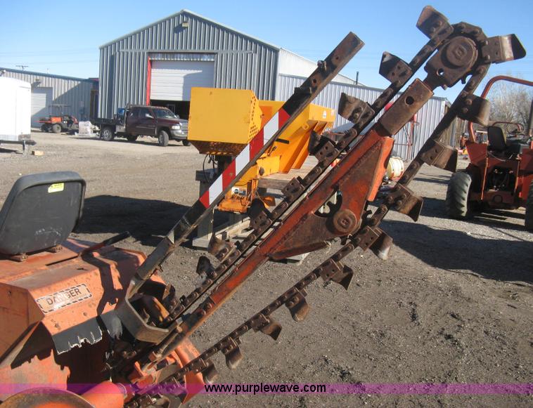 image for item B8470 Ditch Witch J20 trencher