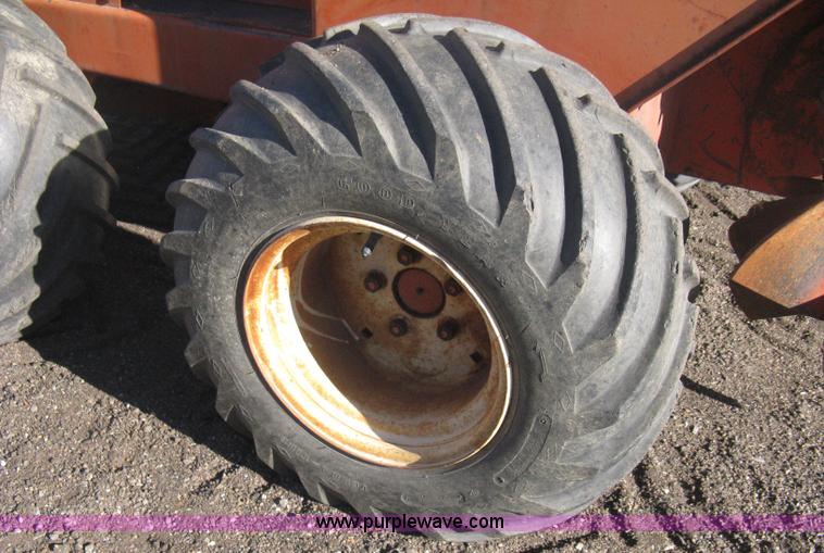 image for item B8470 Ditch Witch J20 trencher