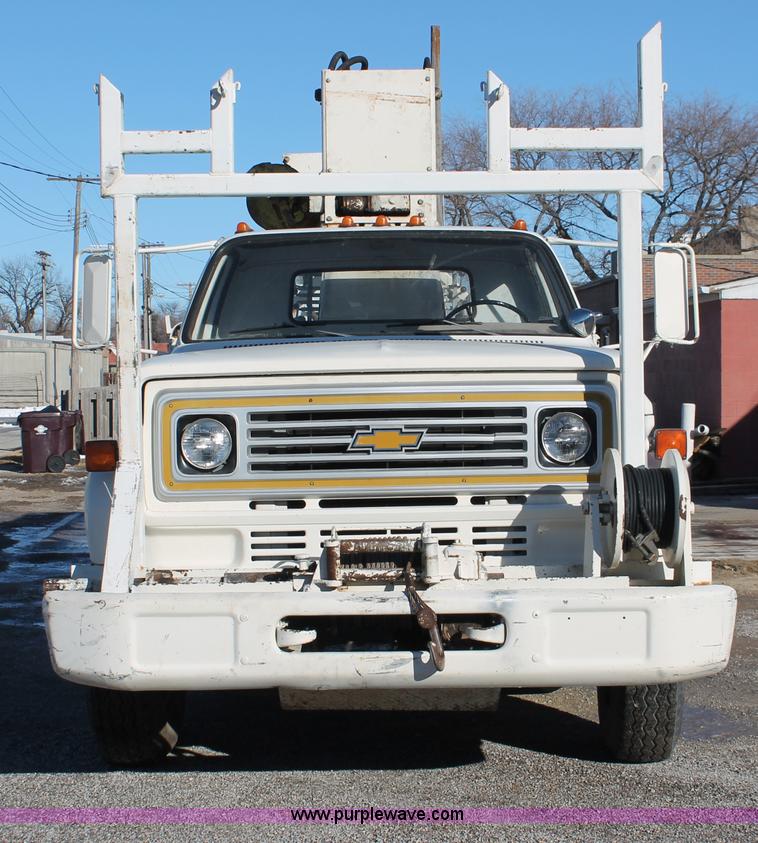 image for item E2811 1984 Chevrolet Kodiak C7D042 Digger Derrick truck