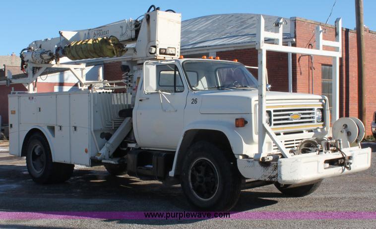 image for item E2811 1984 Chevrolet Kodiak C7D042 Digger Derrick truck