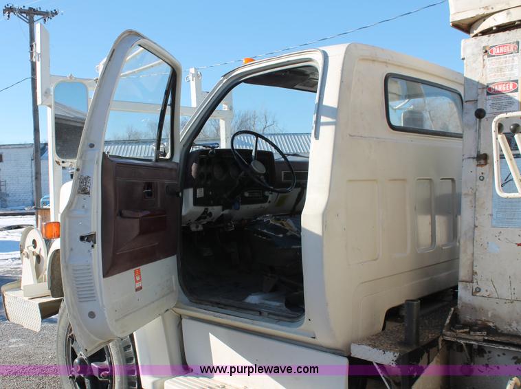 image for item E2811 1984 Chevrolet Kodiak C7D042 Digger Derrick truck