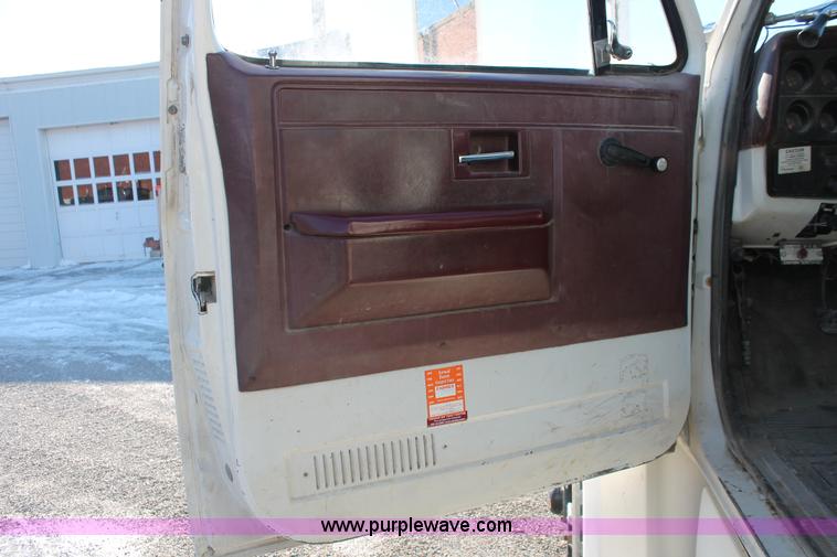 image for item E2811 1984 Chevrolet Kodiak C7D042 Digger Derrick truck