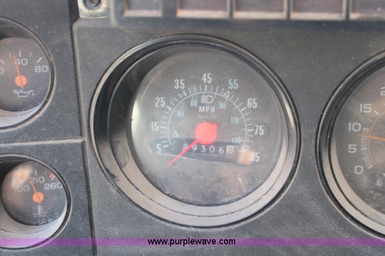 image for item E2811 1984 Chevrolet Kodiak C7D042 Digger Derrick truck