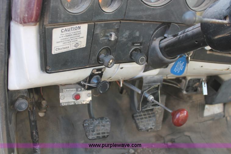 image for item E2811 1984 Chevrolet Kodiak C7D042 Digger Derrick truck