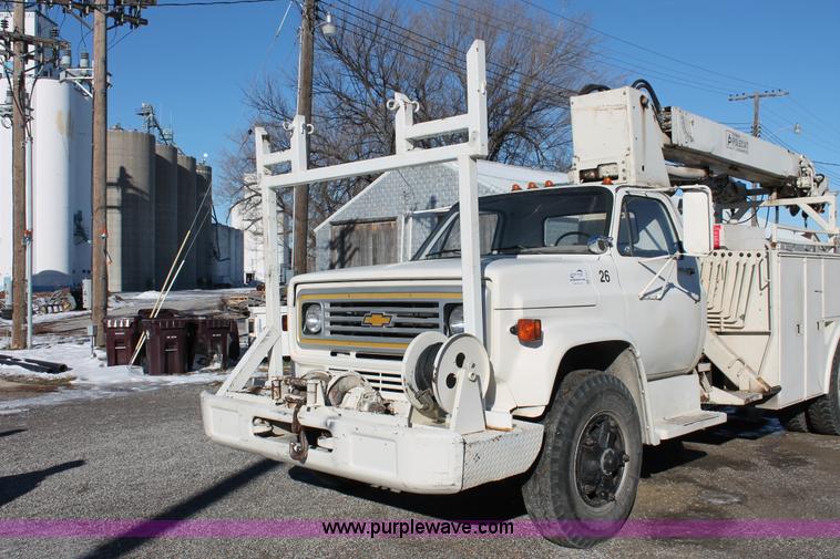 image for item E2811 1984 Chevrolet Kodiak C7D042 Digger Derrick truck