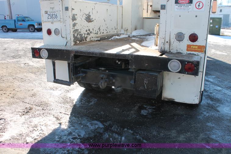 image for item E2811 1984 Chevrolet Kodiak C7D042 Digger Derrick truck