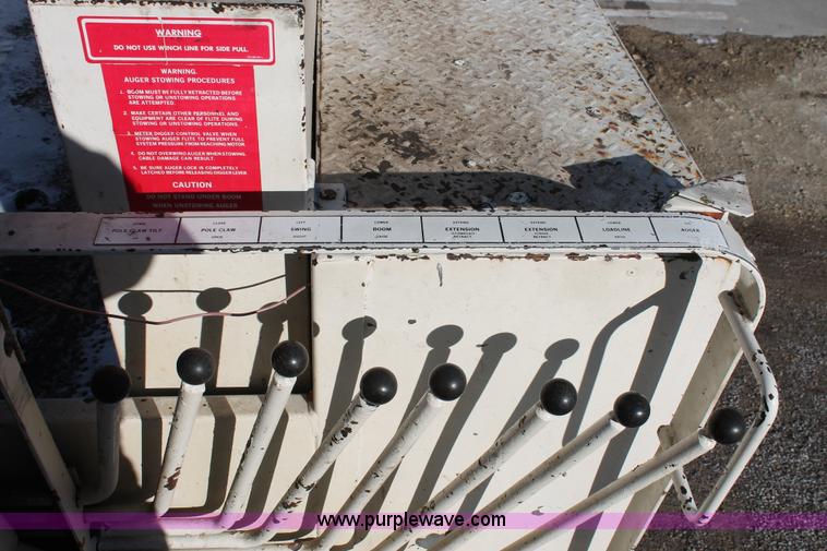 image for item E2811 1984 Chevrolet Kodiak C7D042 Digger Derrick truck