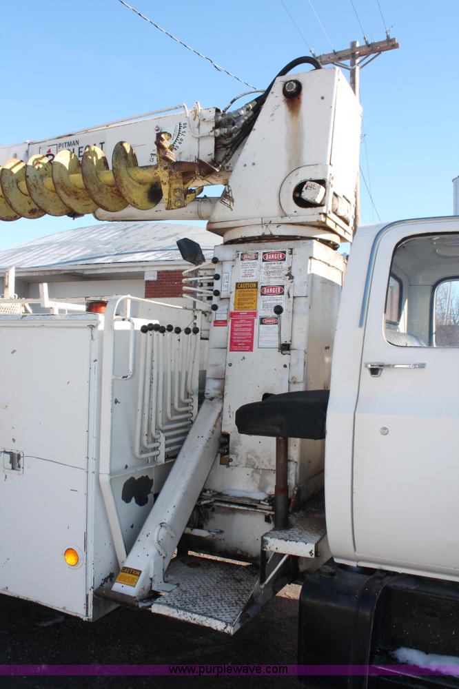 image for item E2811 1984 Chevrolet Kodiak C7D042 Digger Derrick truck