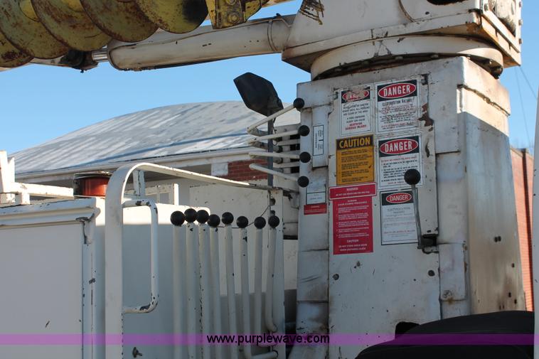 image for item E2811 1984 Chevrolet Kodiak C7D042 Digger Derrick truck