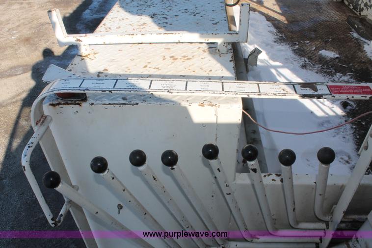 image for item E2811 1984 Chevrolet Kodiak C7D042 Digger Derrick truck