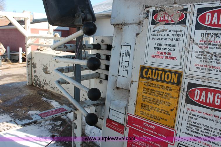 image for item E2811 1984 Chevrolet Kodiak C7D042 Digger Derrick truck