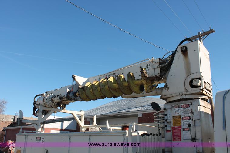 image for item E2811 1984 Chevrolet Kodiak C7D042 Digger Derrick truck