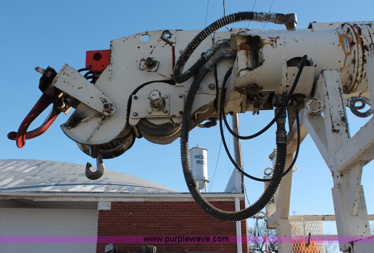 image for item E2811 1984 Chevrolet Kodiak C7D042 Digger Derrick truck