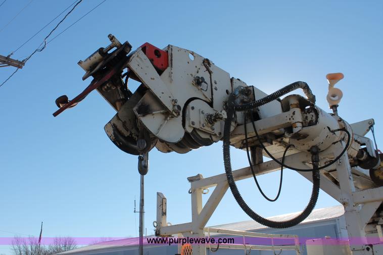 image for item E2811 1984 Chevrolet Kodiak C7D042 Digger Derrick truck