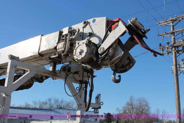 image for item E2811 1984 Chevrolet Kodiak C7D042 Digger Derrick truck