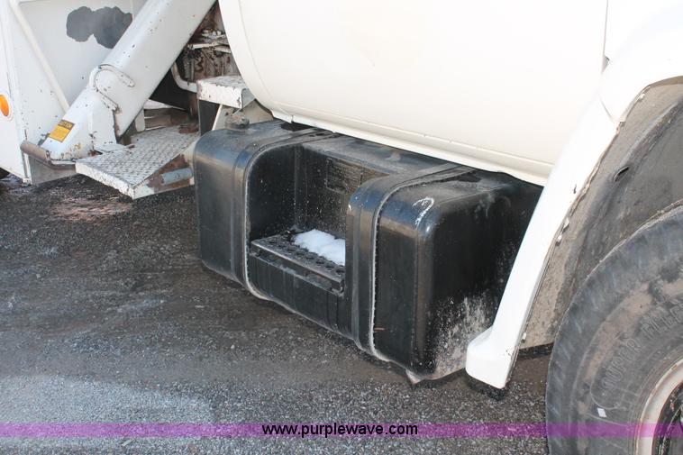 image for item E2811 1984 Chevrolet Kodiak C7D042 Digger Derrick truck