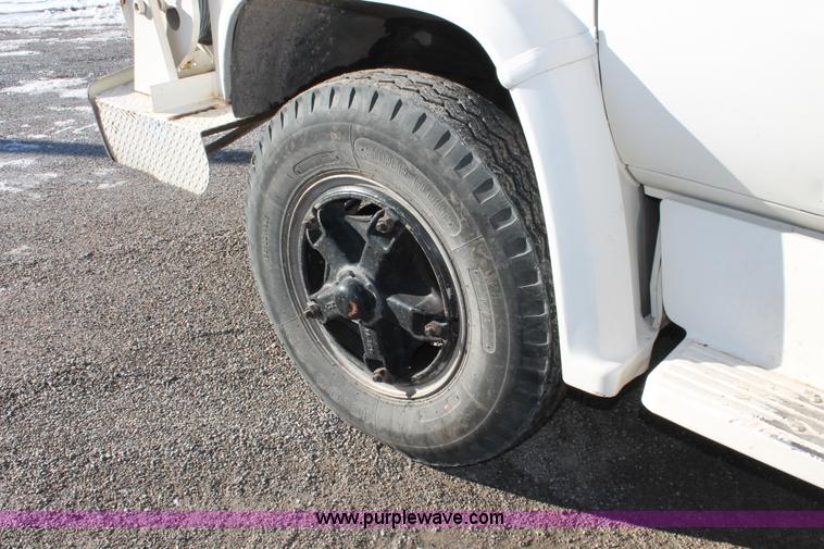 image for item E2811 1984 Chevrolet Kodiak C7D042 Digger Derrick truck