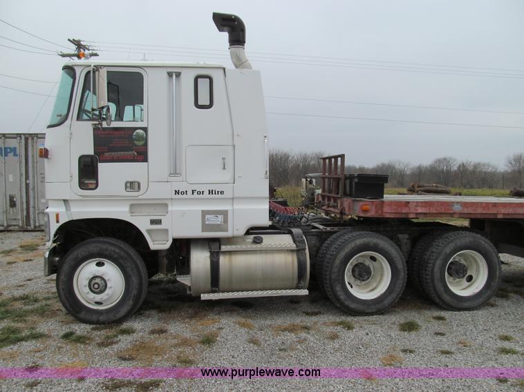image for item E3622 1991 Ford CLT 9000 semi truck
