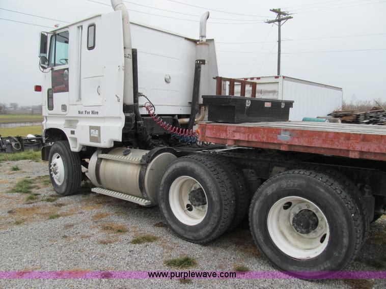 image for item E3622 1991 Ford CLT 9000 semi truck