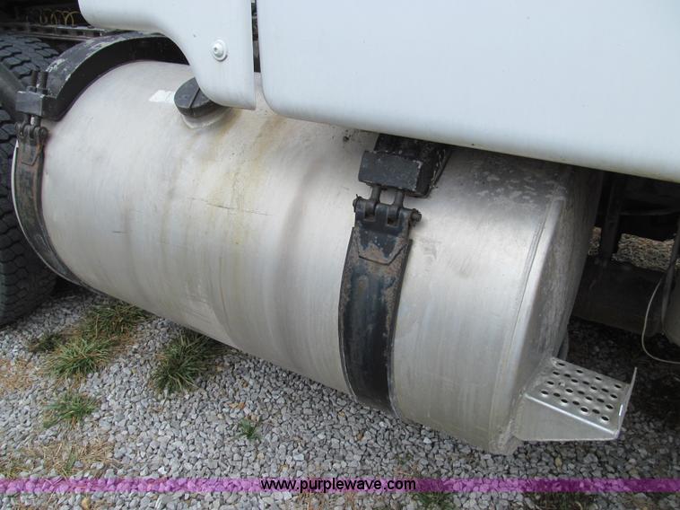 image for item E3622 1991 Ford CLT 9000 semi truck