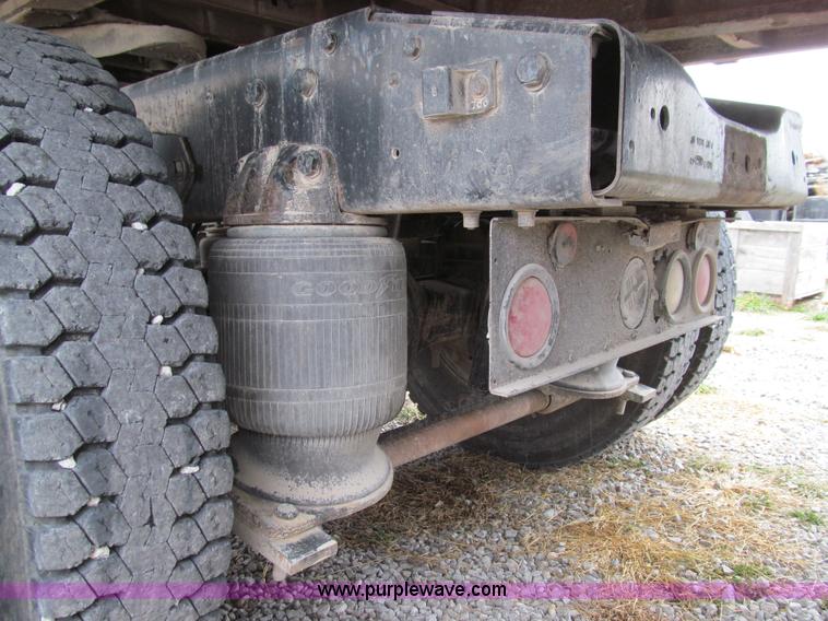 image for item E3622 1991 Ford CLT 9000 semi truck