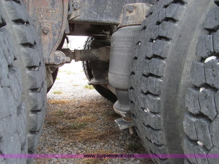 image for item E3622 1991 Ford CLT 9000 semi truck