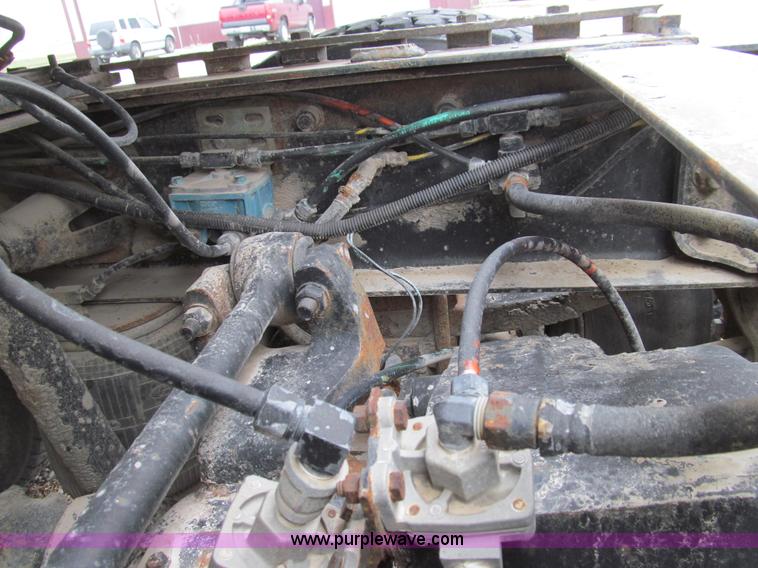 image for item E3622 1991 Ford CLT 9000 semi truck