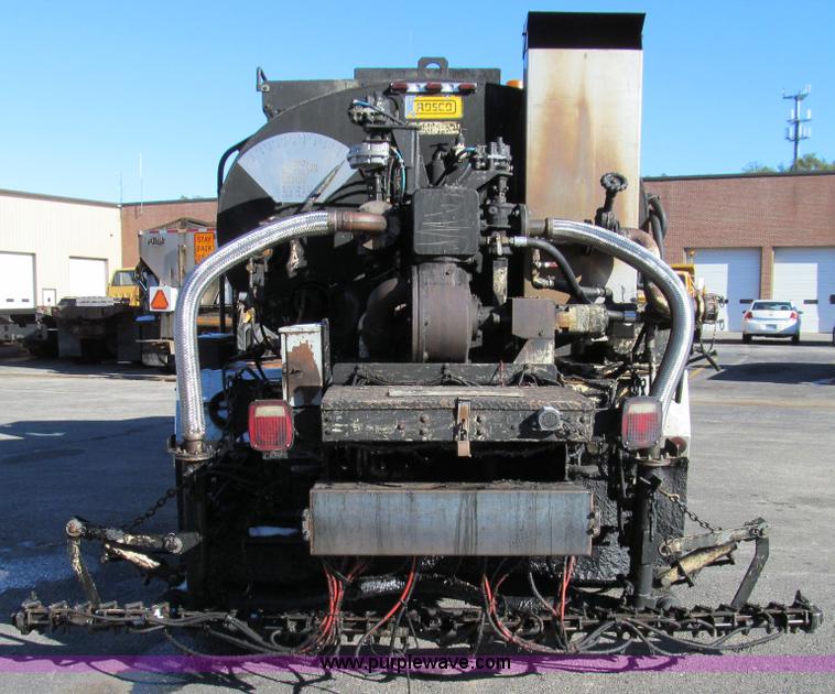 image for item E3625 1996 International 4900 oil distributor truck