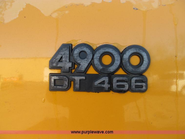 image for item E3625 1996 International 4900 oil distributor truck