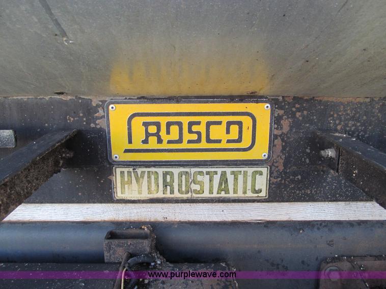 image for item E3625 1996 International 4900 oil distributor truck