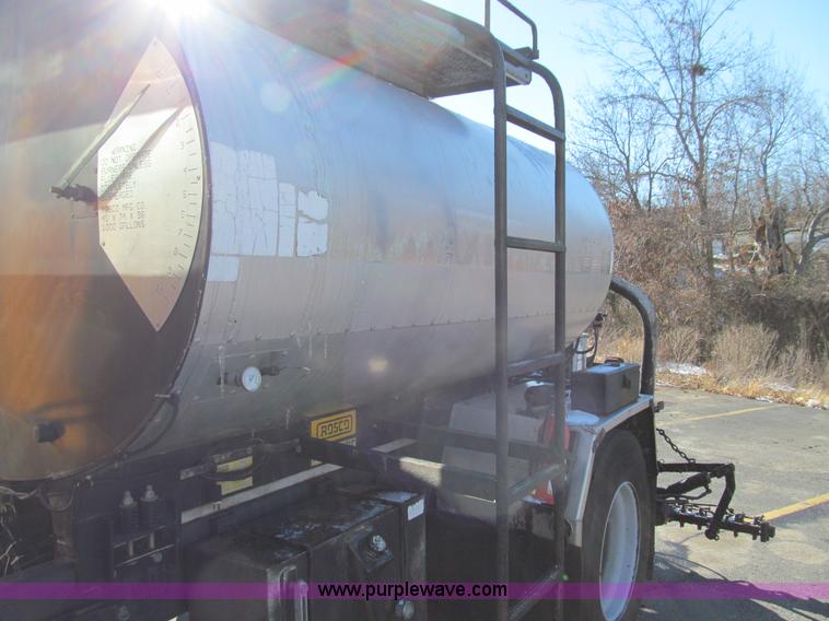 image for item E3625 1996 International 4900 oil distributor truck