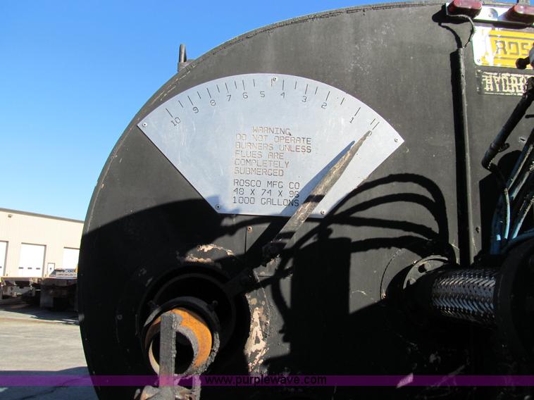 image for item E3625 1996 International 4900 oil distributor truck