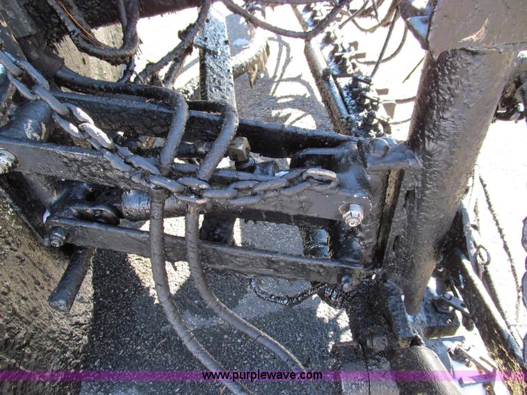 image for item E3625 1996 International 4900 oil distributor truck