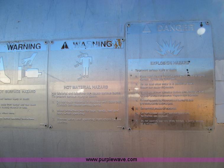 image for item E3625 1996 International 4900 oil distributor truck