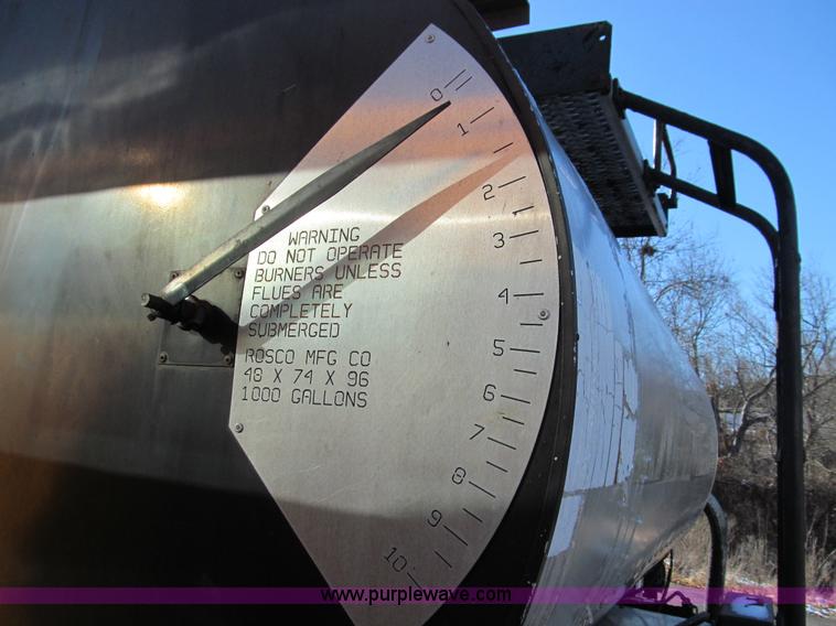 image for item E3625 1996 International 4900 oil distributor truck