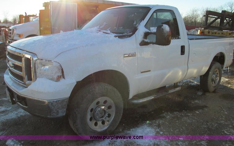 image for item E3631 2005 Ford F250 XLT Super Duty pickup truck