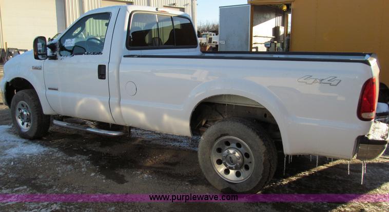 image for item E3631 2005 Ford F250 XLT Super Duty pickup truck