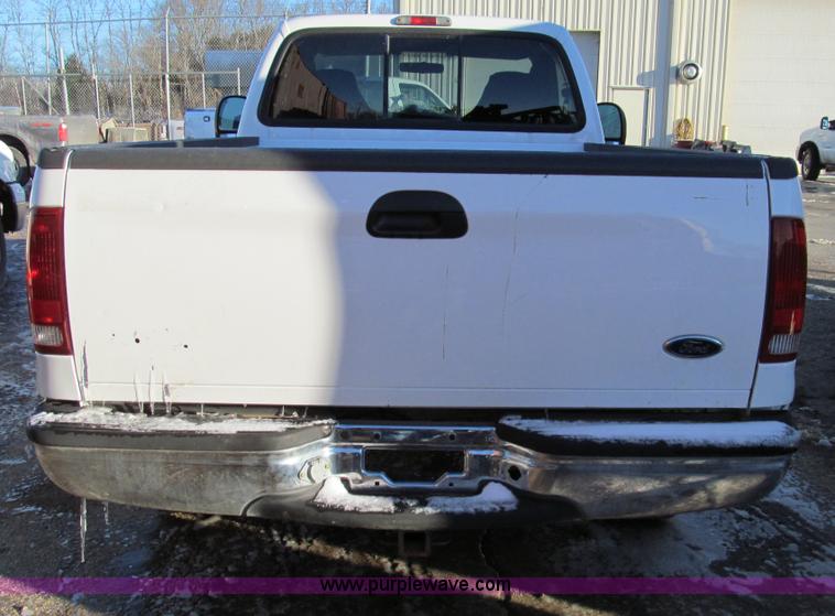 image for item E3631 2005 Ford F250 XLT Super Duty pickup truck