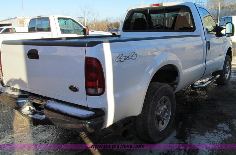 image for item E3631 2005 Ford F250 XLT Super Duty pickup truck